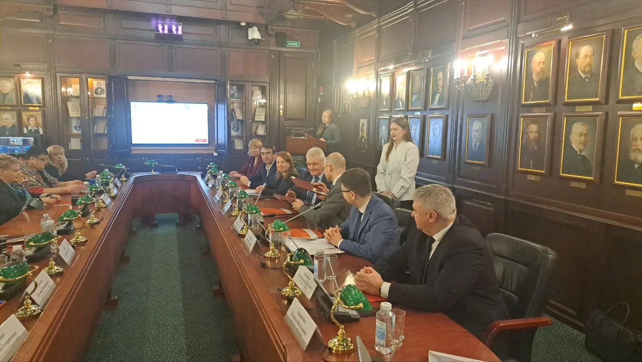 Торжественное подписание трёхстороннего соглашения в рамках развития образовательного проекта ФНС России «Налоговые классы».